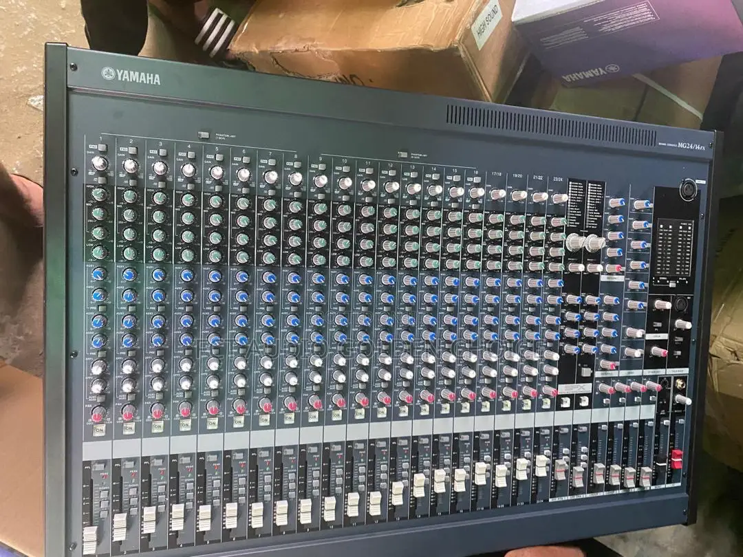  24 Channel Yamaha Mg24/14fx Mixer