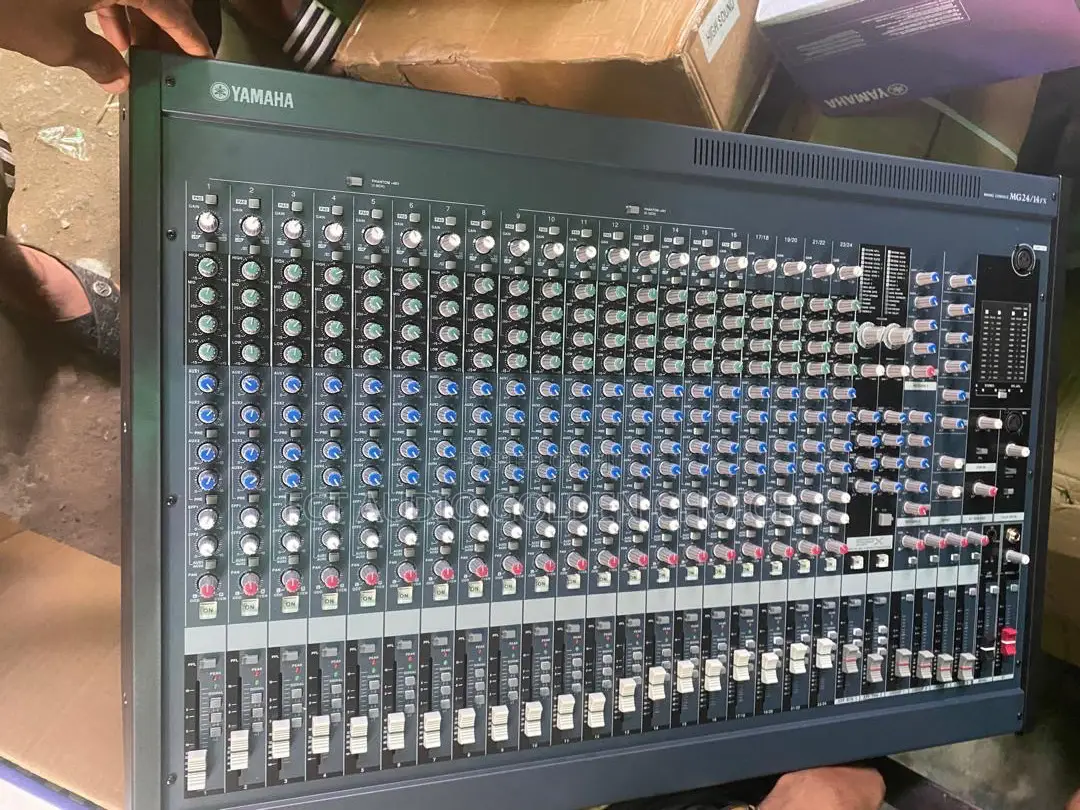  24 Channel Yamaha Mg24/14fx Mixer