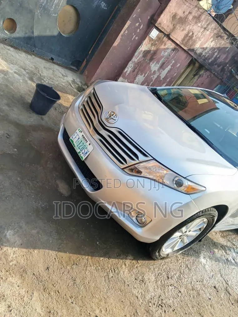 Toyota Venza AWD 2012 Silver