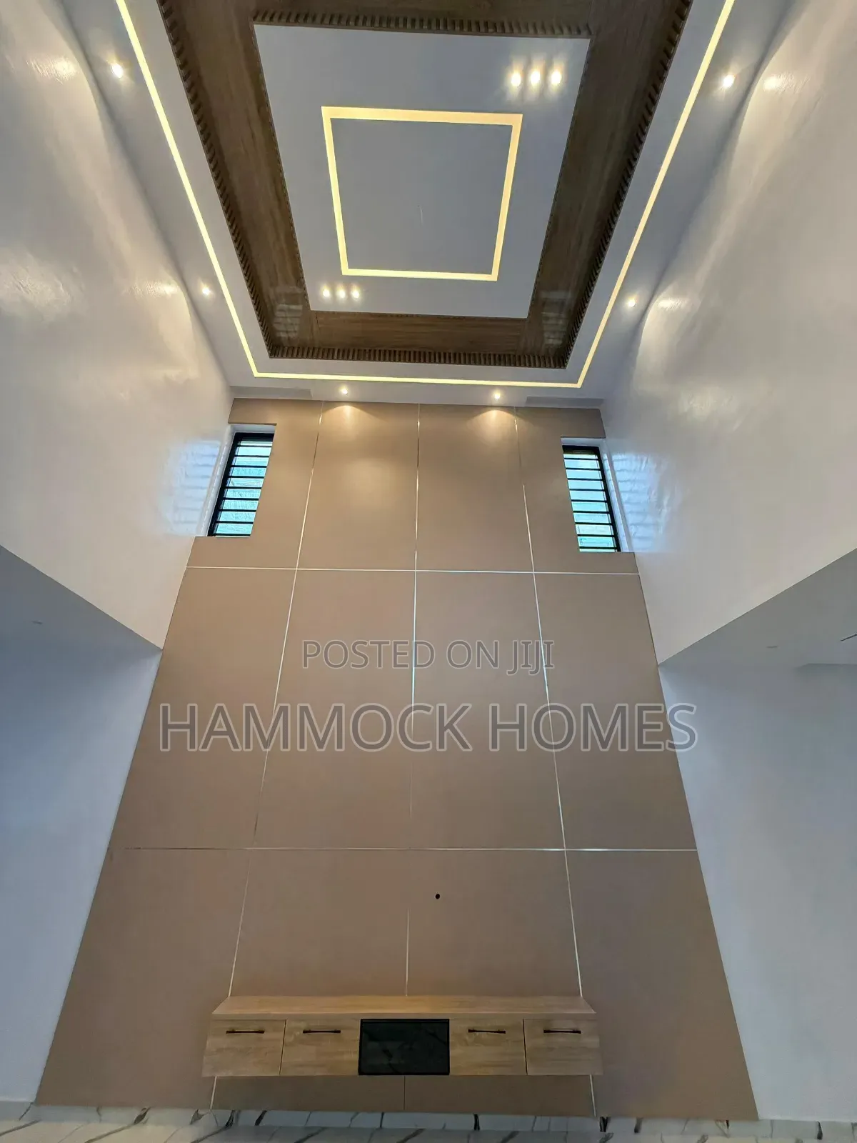 5bdrm Penthouse in Engineer Lere Adigun, Basorun for sale