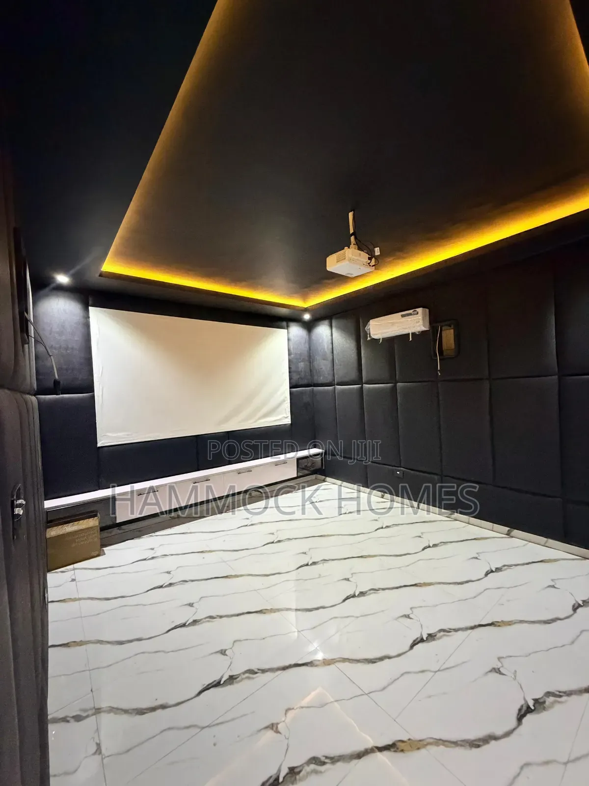 5bdrm Penthouse in Engineer Lere Adigun, Basorun for sale