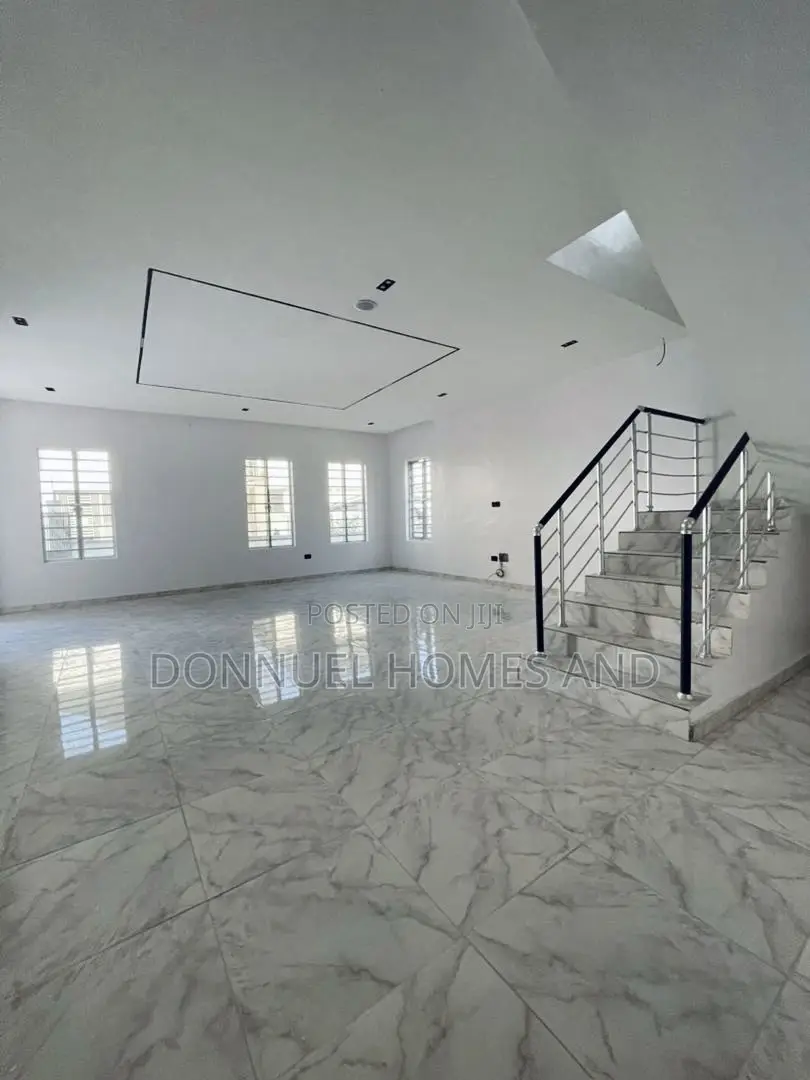 5bdrm Duplex in Ikota for rent
