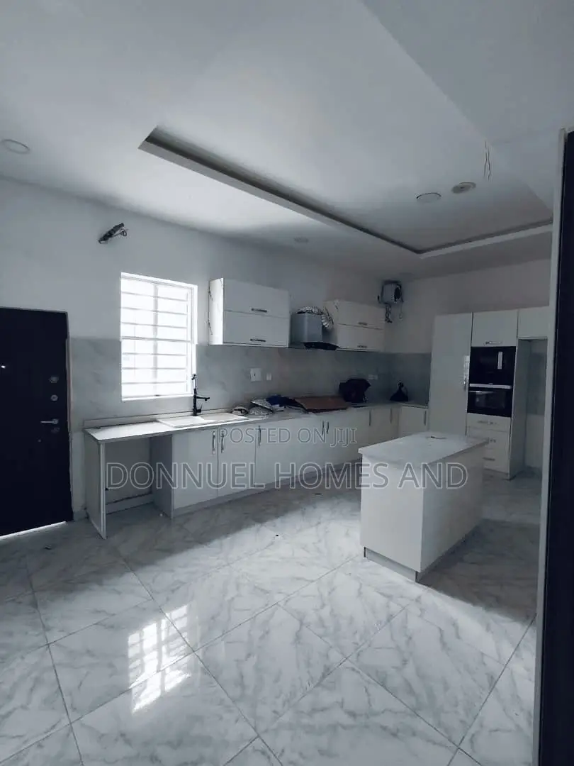 5bdrm Duplex in Ikota for rent