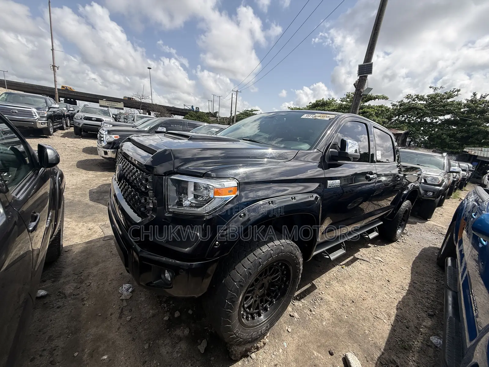 Toyota Tundra Platinum 5.7L V8 4x2 CrewMax 5.6 ft. box 145.7 in. WB