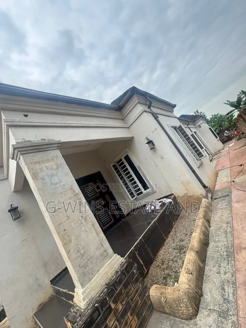4bdrm Bungalow in Okhuoromi Off for sale