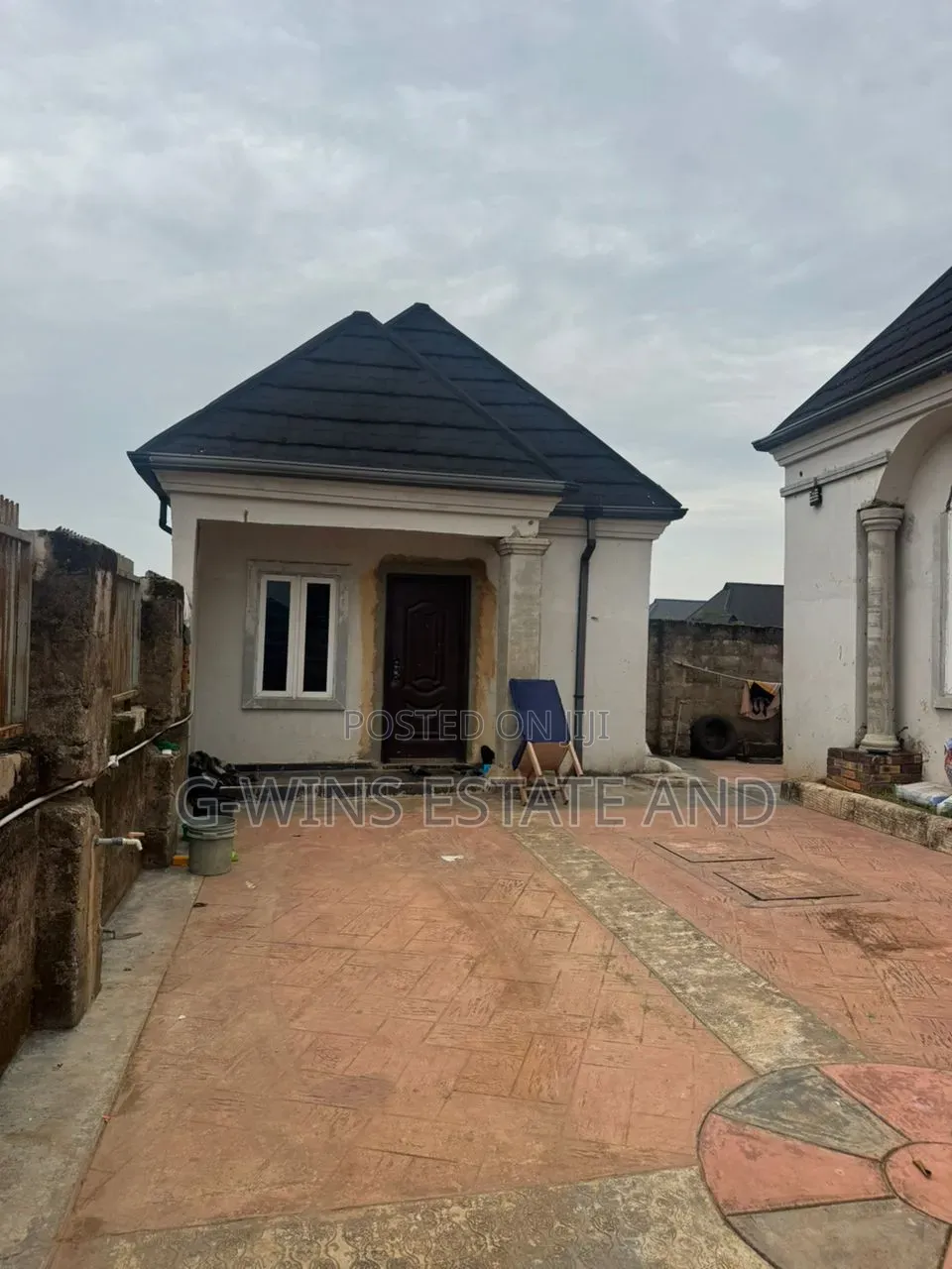 4bdrm Bungalow in Okhuoromi Off for sale