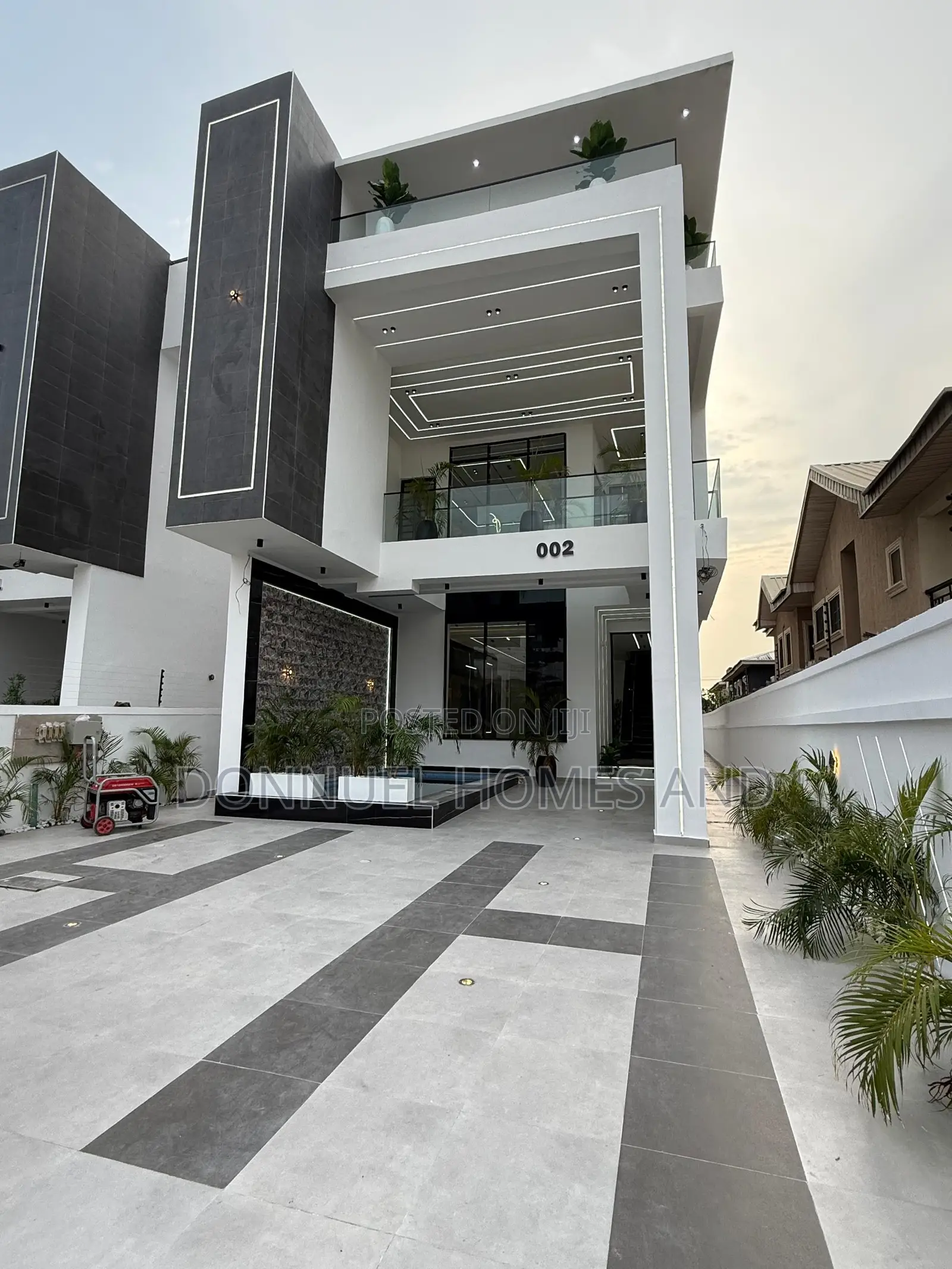 5bdrm Duplex in Ikota for sale