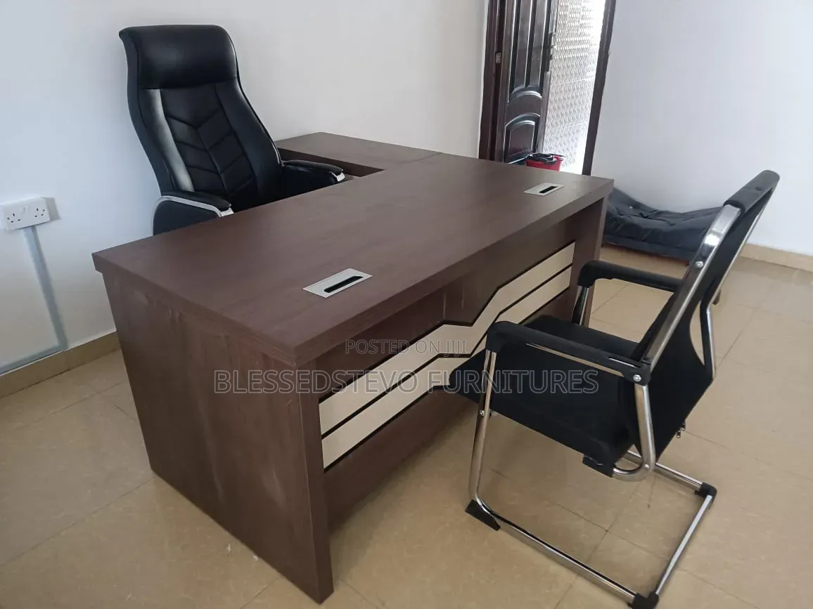 Complete Set of Table With Md Chair and Visitor Chair