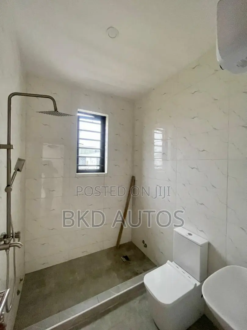 4bdrm Duplex in Ologolo for sale
