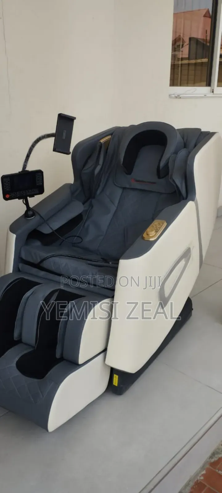 Quality Massager Chair With Eye Wear, Leggings Bag, Bluetooth, Button