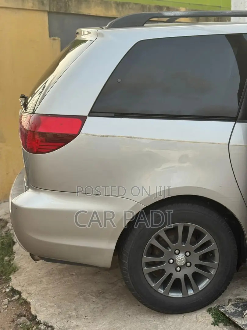 Toyota Sienna 2005 Green
