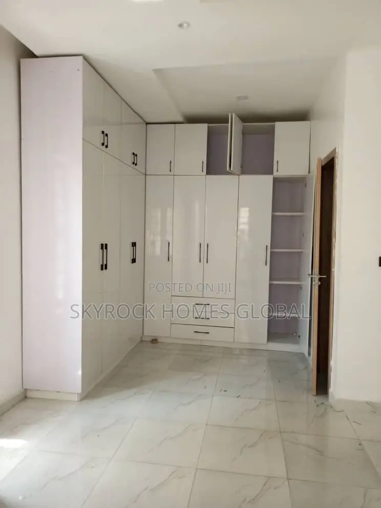 4bdrm Duplex in Idado for rent