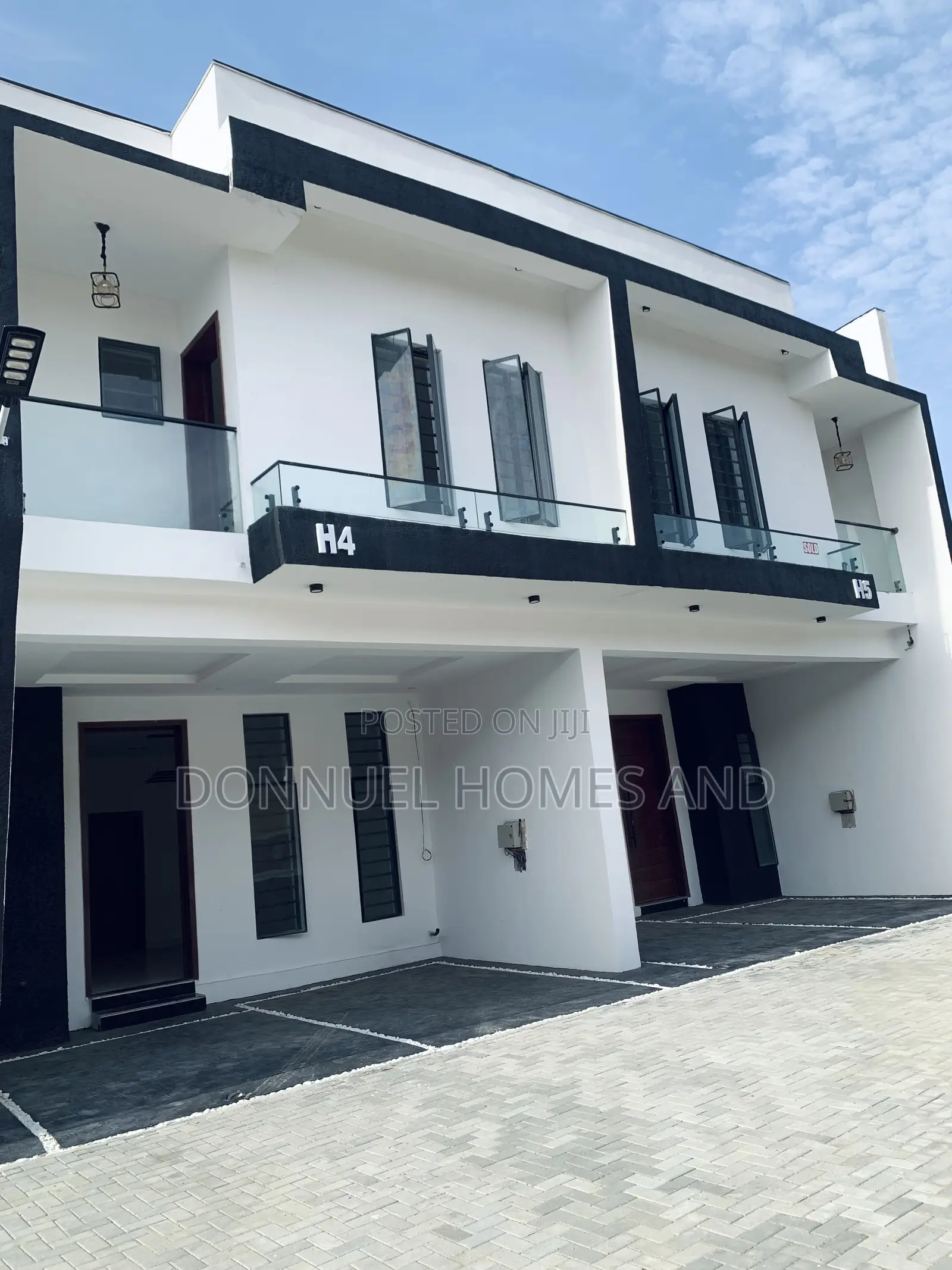 4bdrm Townhouse/Terrace in Ikota for sale