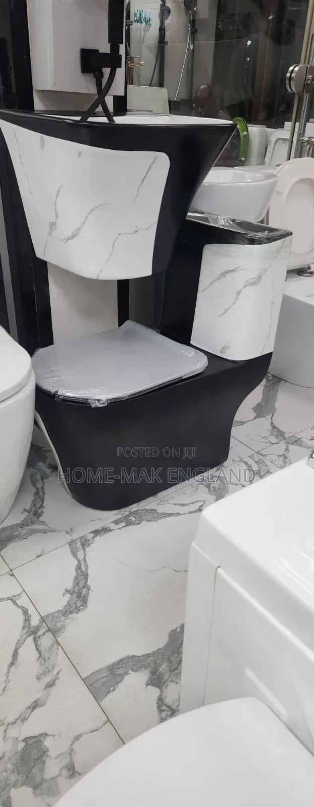 Marble Black and White Color Water Closet