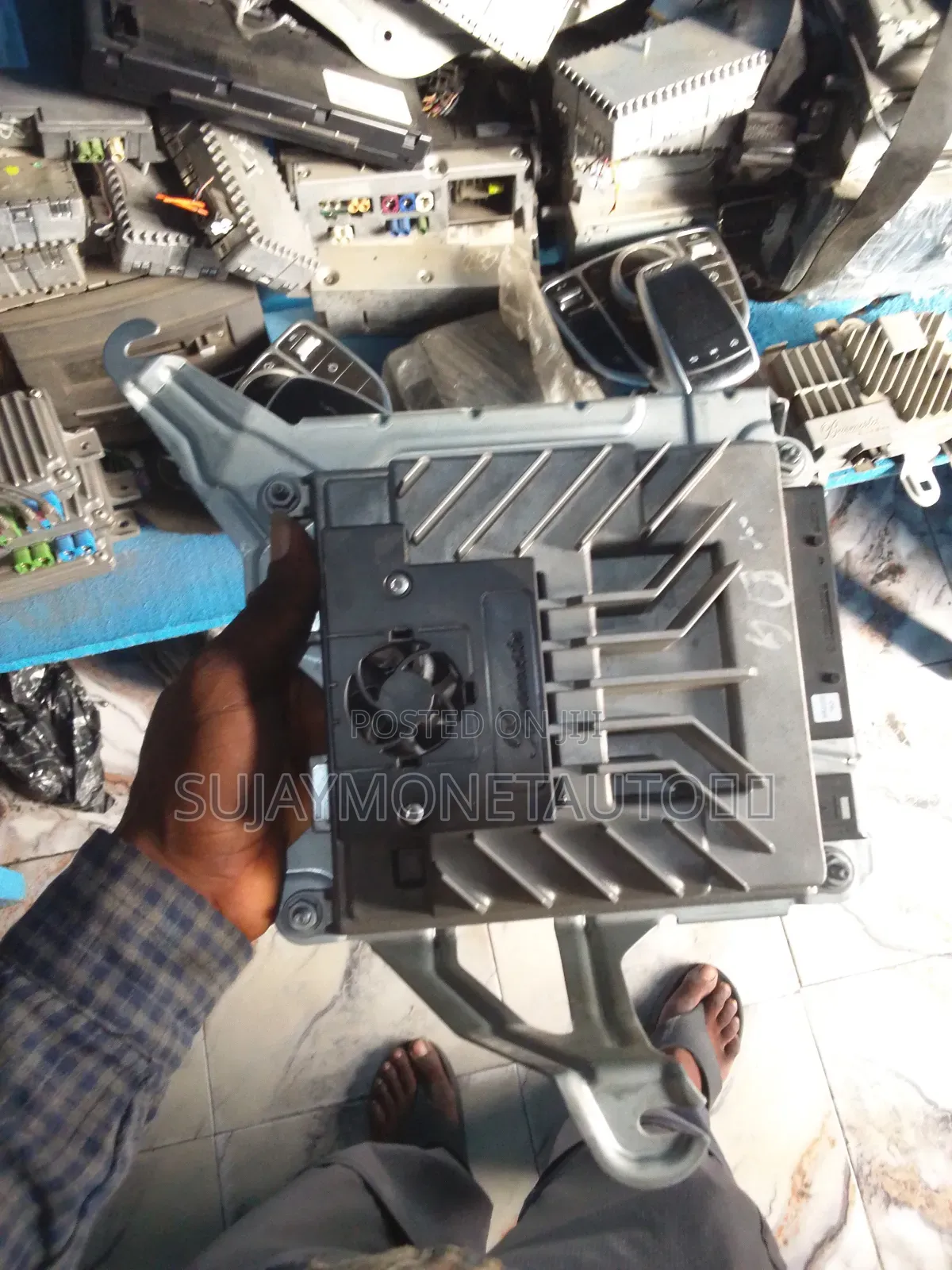 Mercedes Benz S Class 222 Amplifier