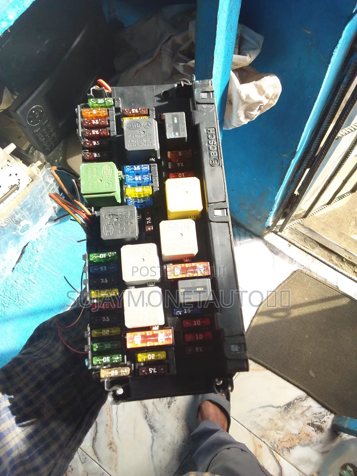 Mercedes Benz 212/204 Front Fuse Box