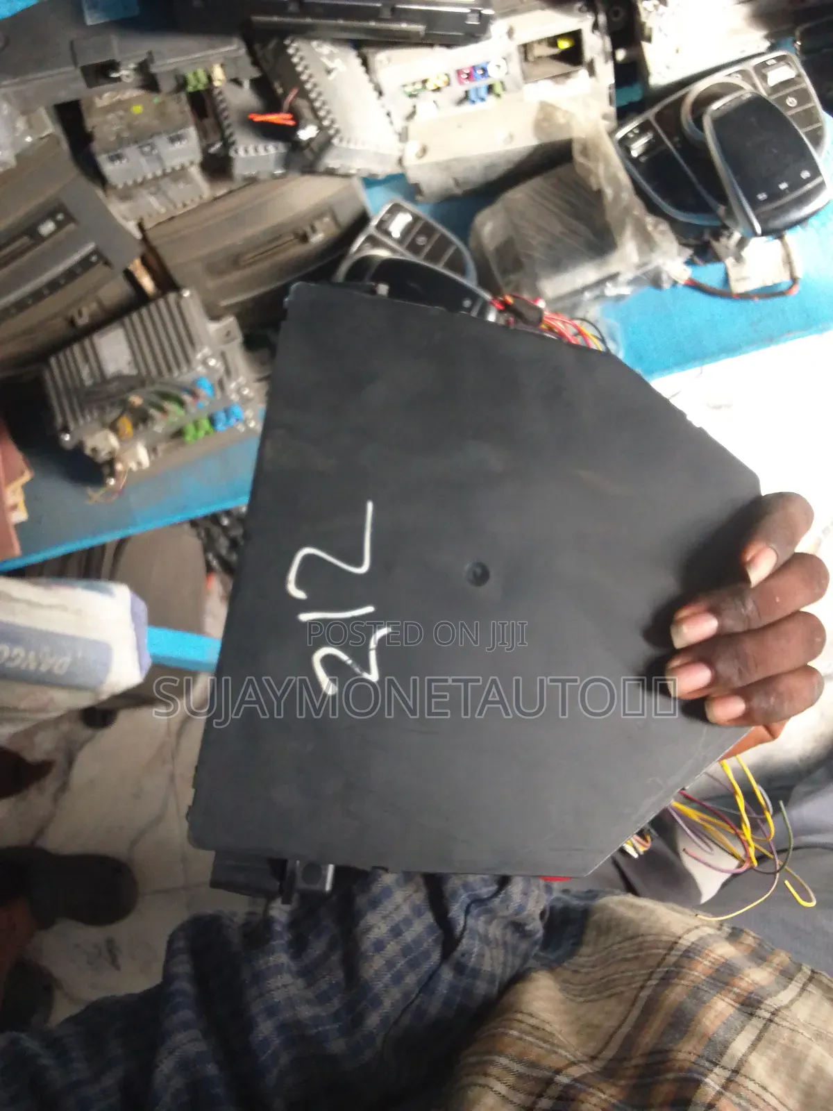 Mercedes Benz 212/204 Front Fuse Box