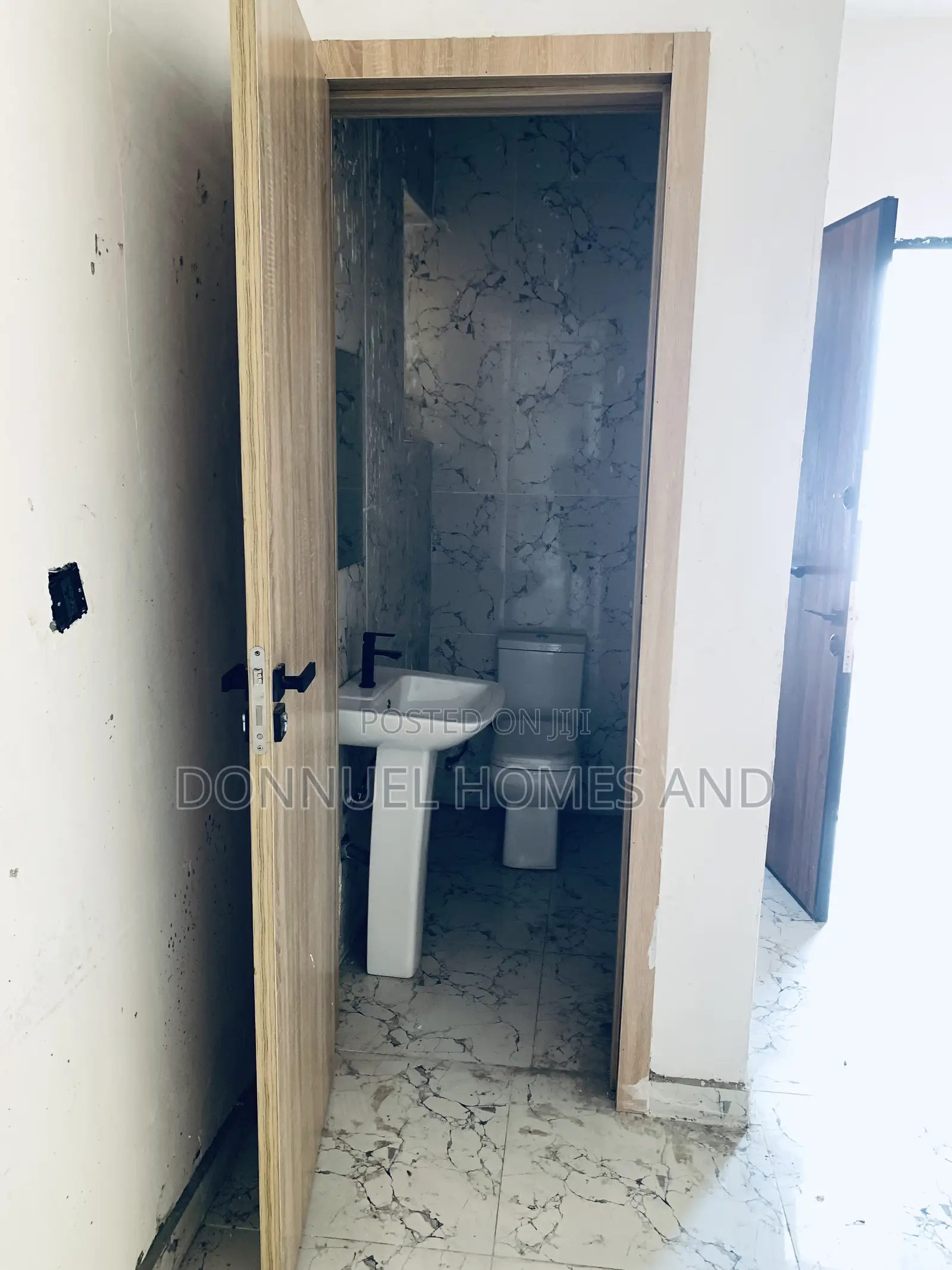 5bdrm Duplex in Lekki Expressway for sale