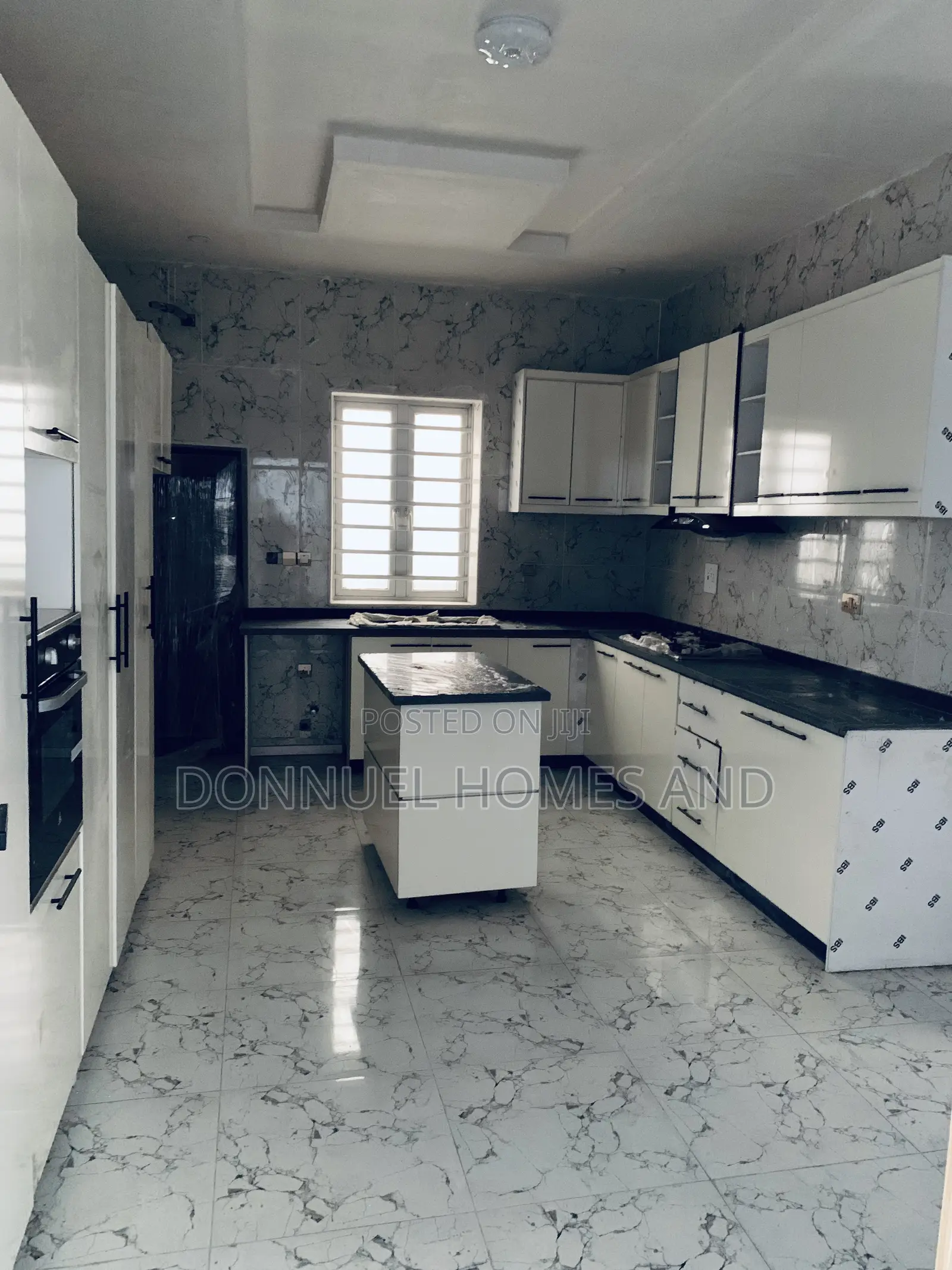 5bdrm Duplex in Lekki Expressway for sale