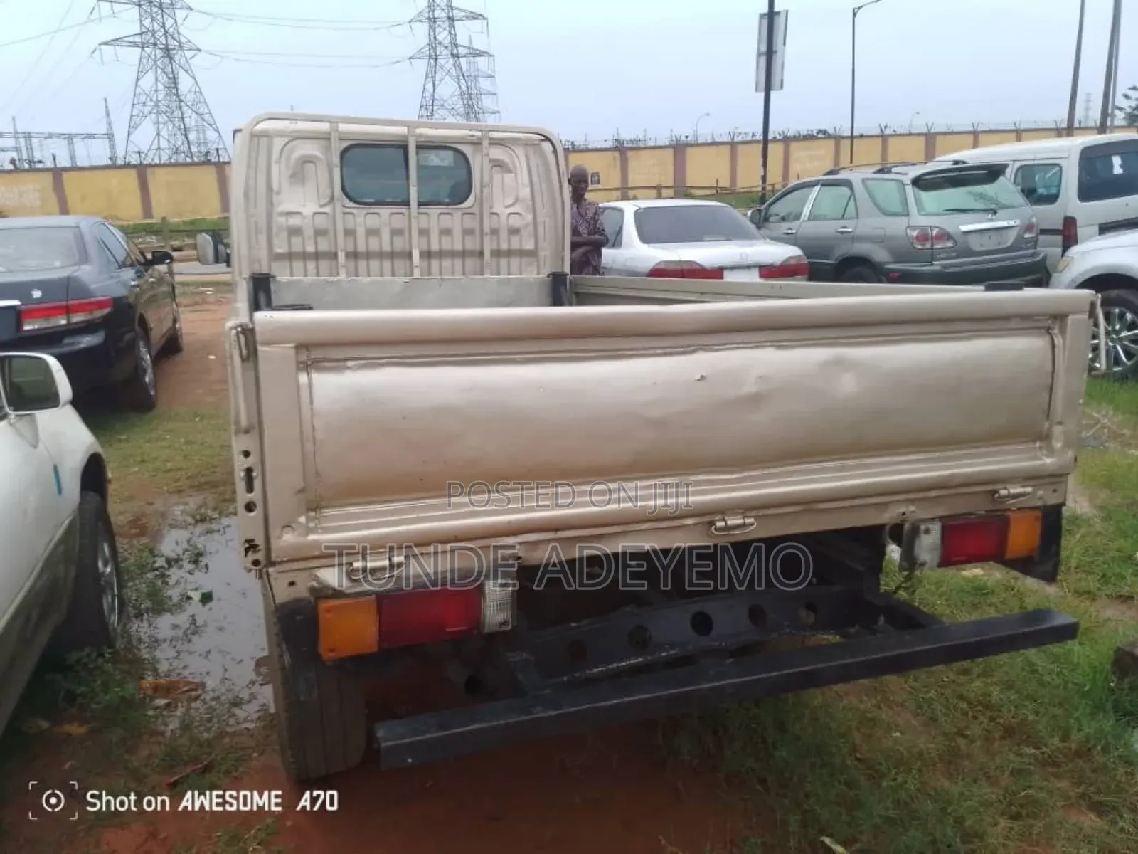 Nissan Catbsyar 2000 Gold