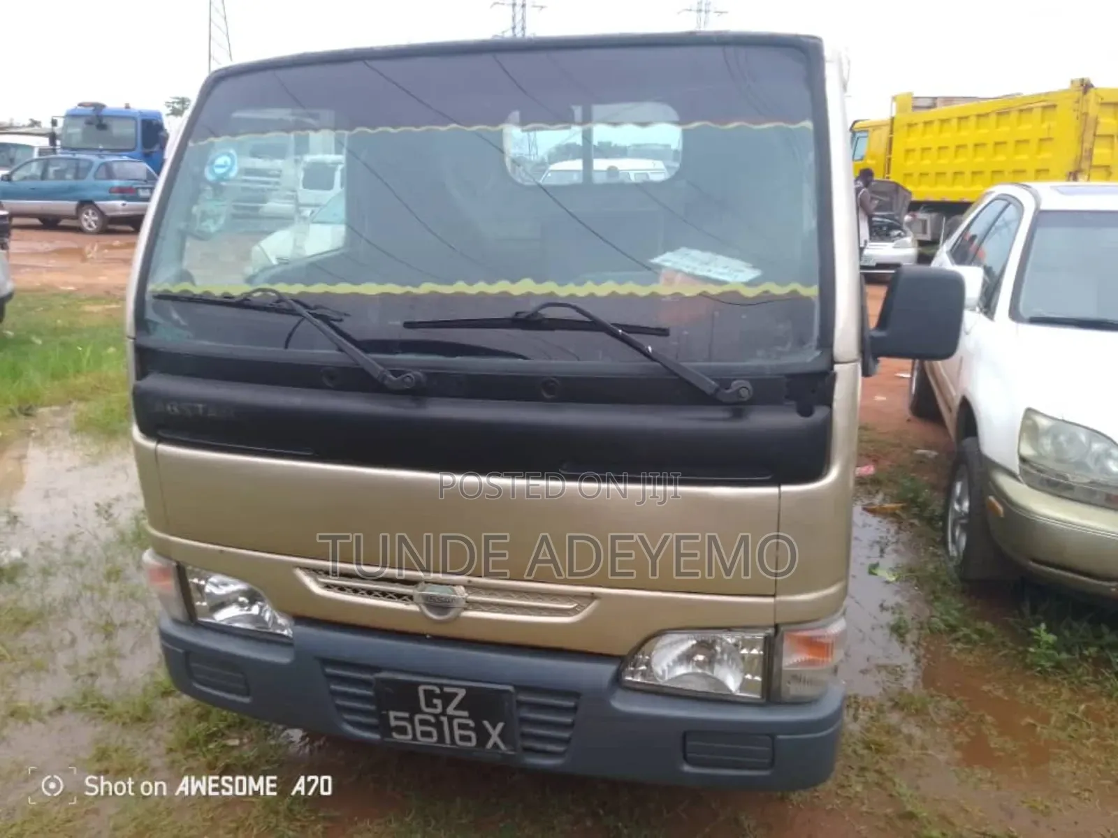 Nissan Catbsyar 2000 Gold