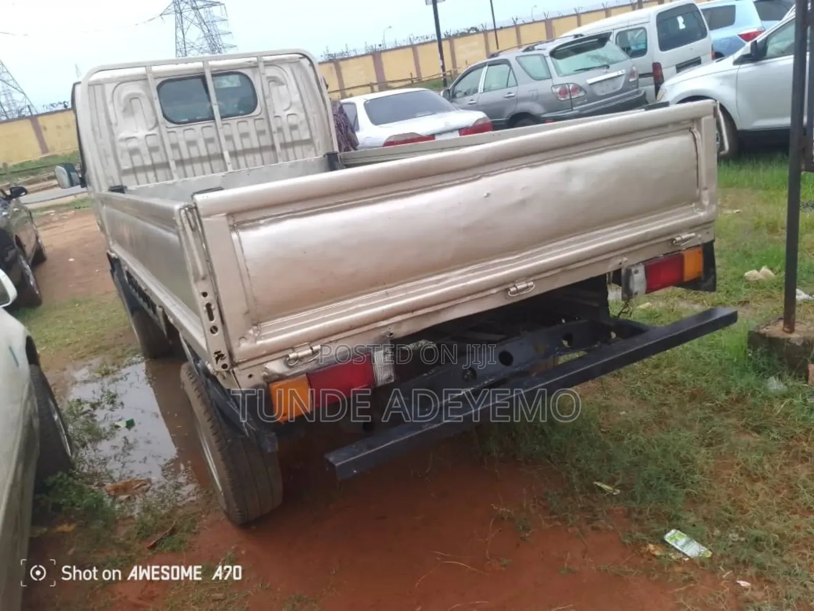 Nissan Catbsyar 2000 Gold
