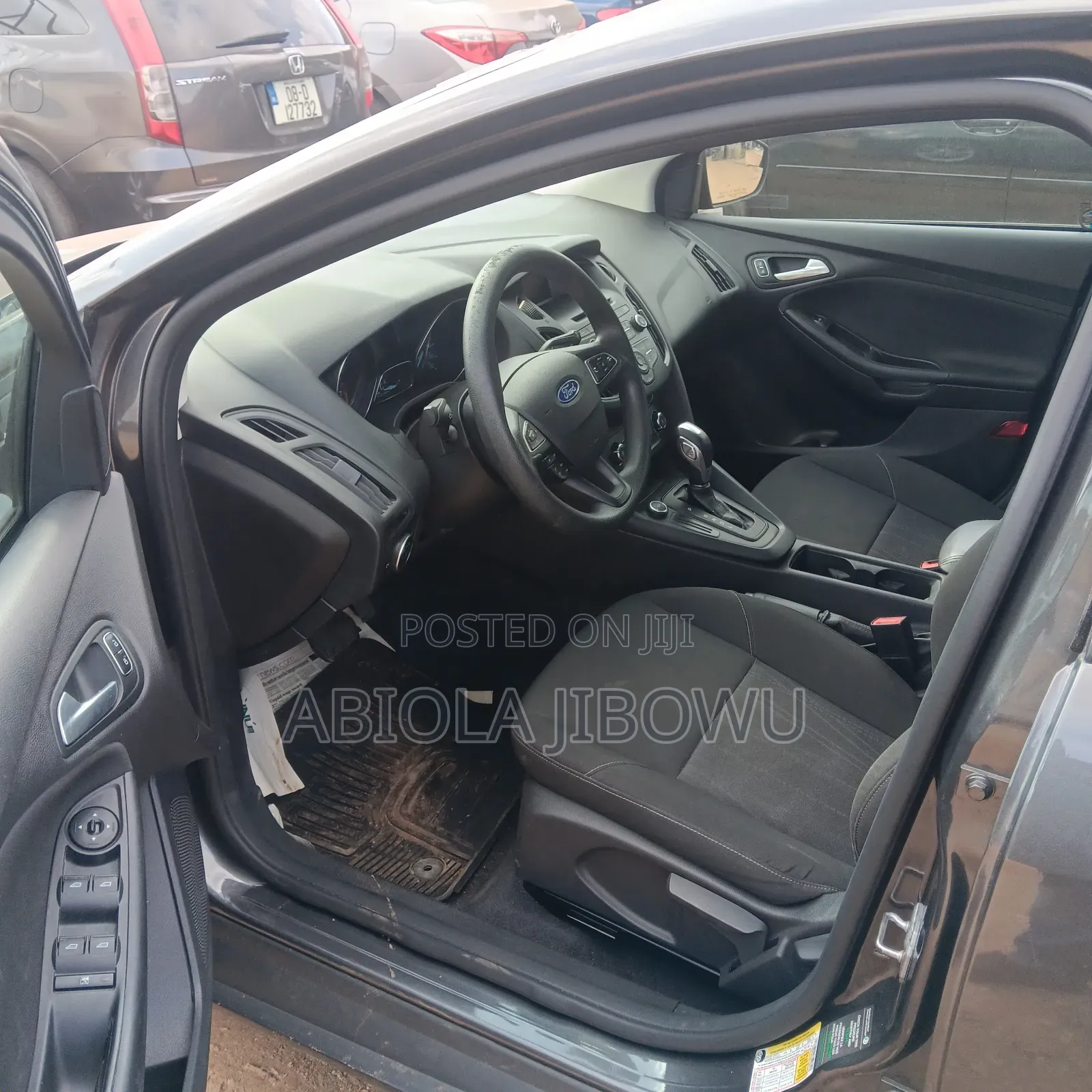 Ford Focus SE 4dr Hatchback (2.0L 4cyl 5M) 2015 Gray