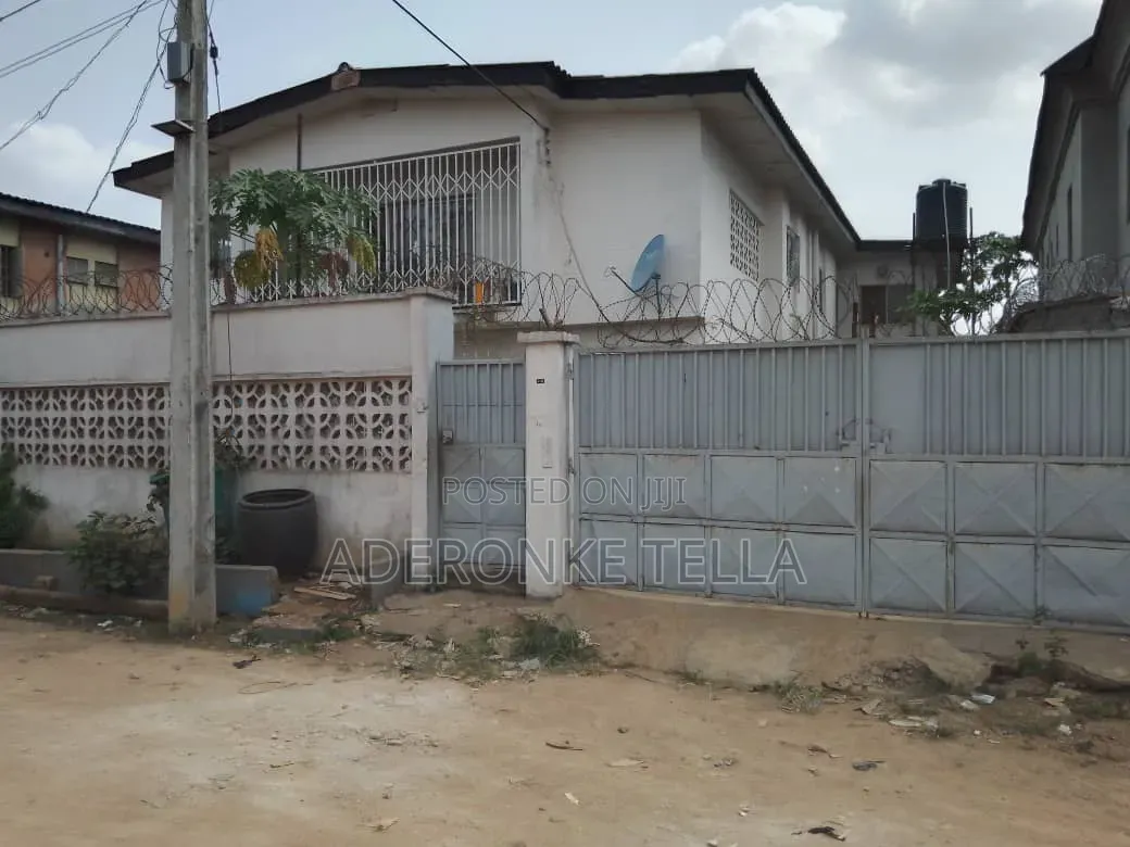 Furnished 4bdrm Duplex in Akowonjo for sale