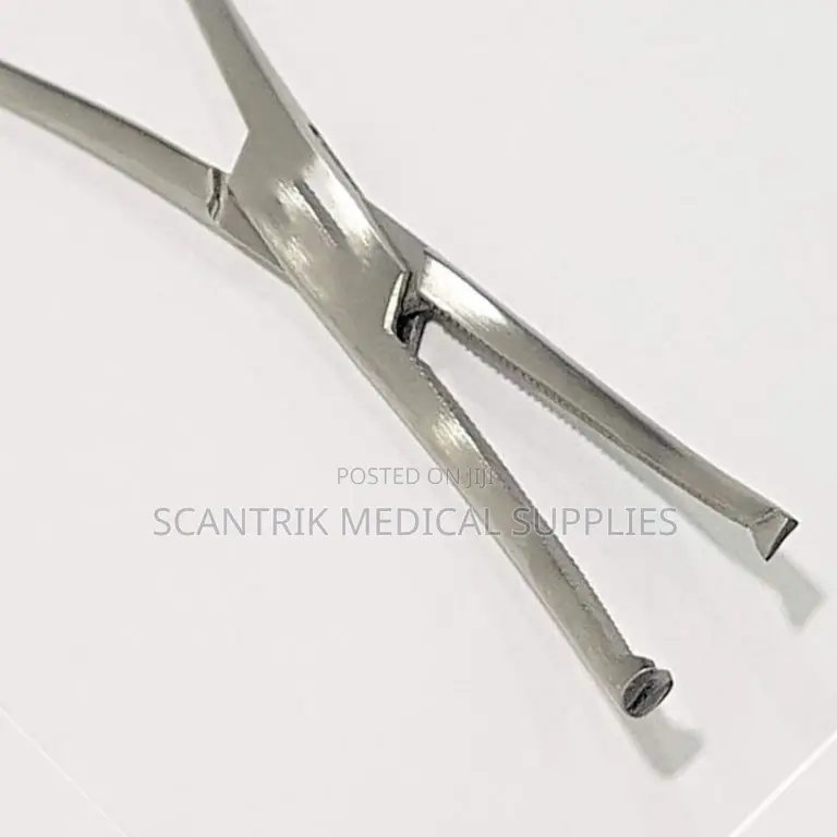 Artery Forcep for Clinical Surgery Assistance