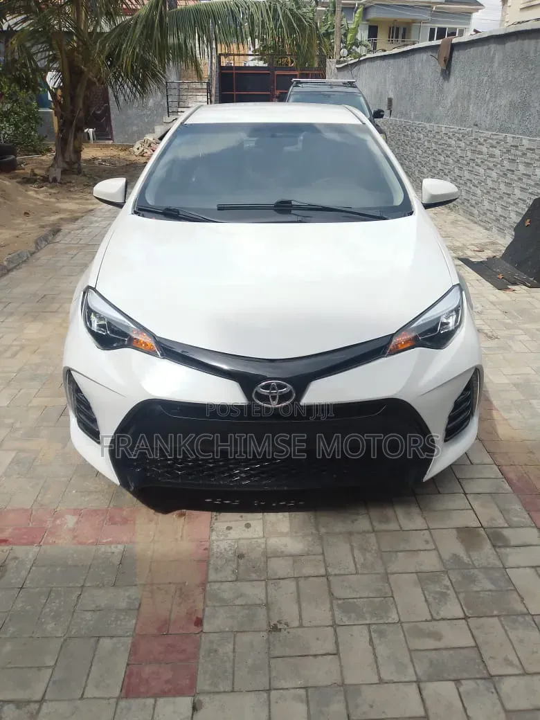 Toyota Corolla LE 4dr Sedan (1.8L 4cyl CVT) 2015 White