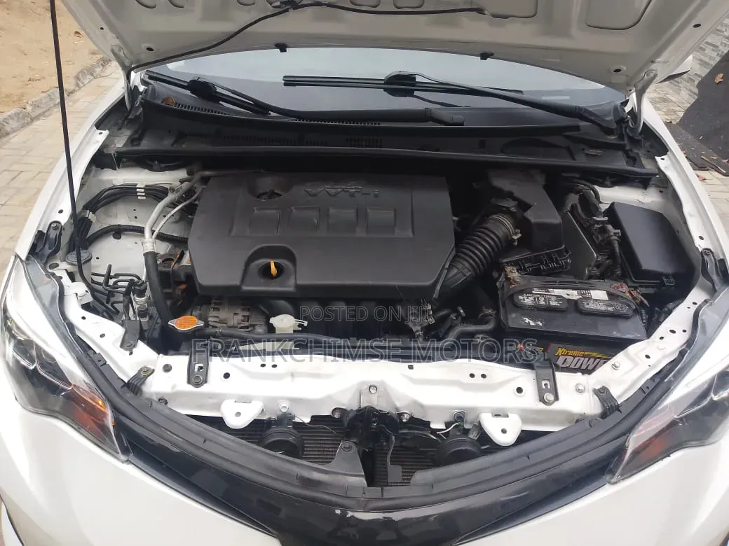 Toyota Corolla LE 4dr Sedan (1.8L 4cyl CVT) 2015 White