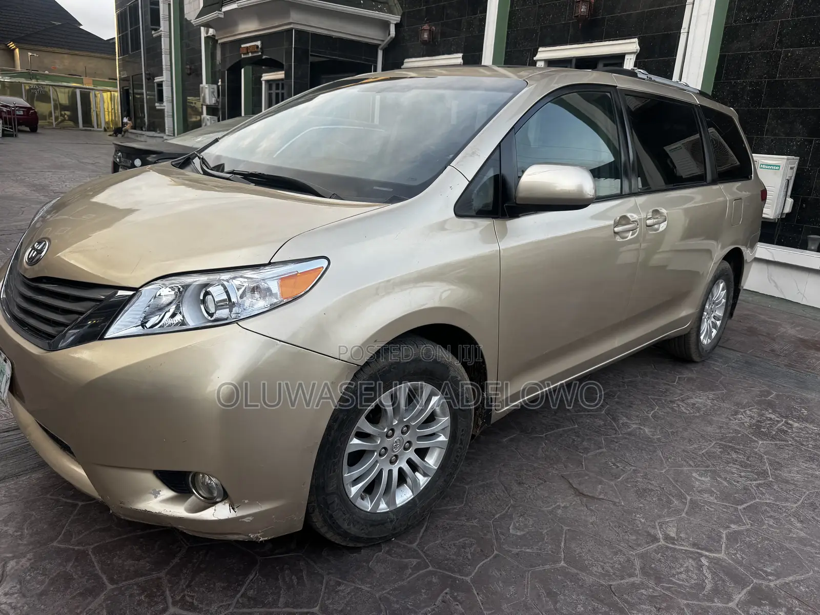 Toyota Sienna XLE 7 Passenger 2011 Gold