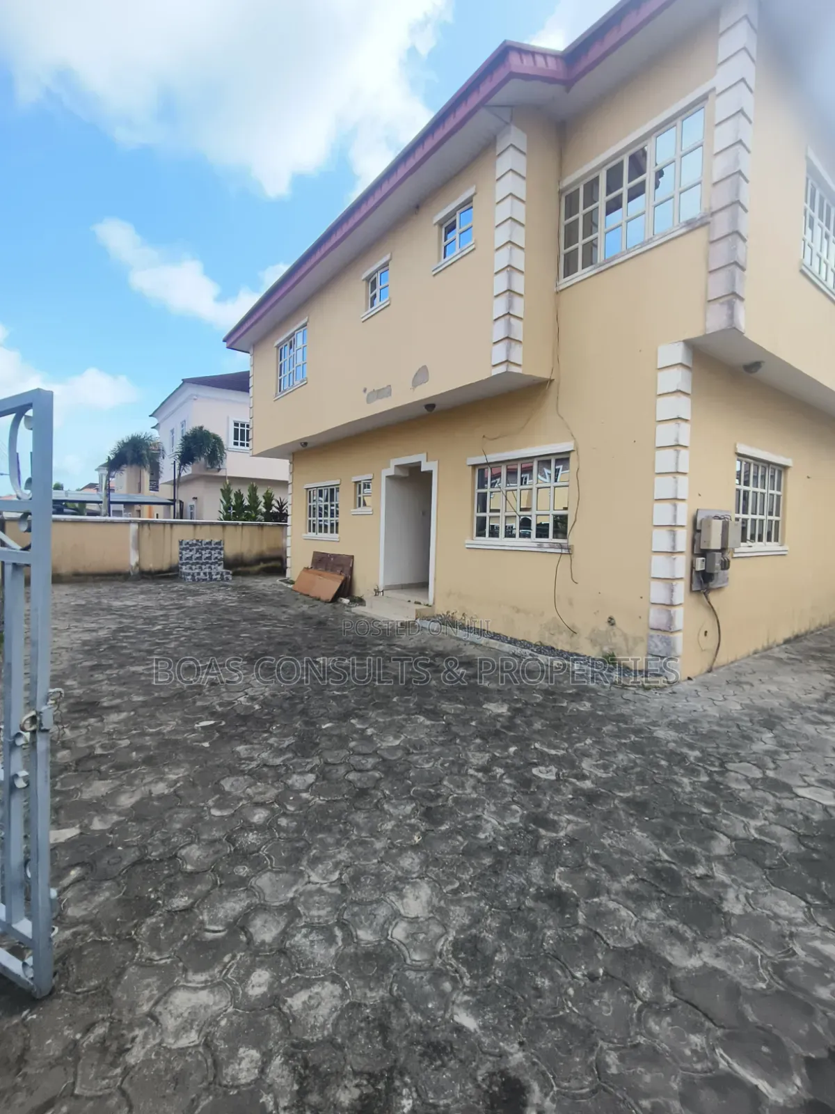 5bdrm Duplex in Sangotedo for sale