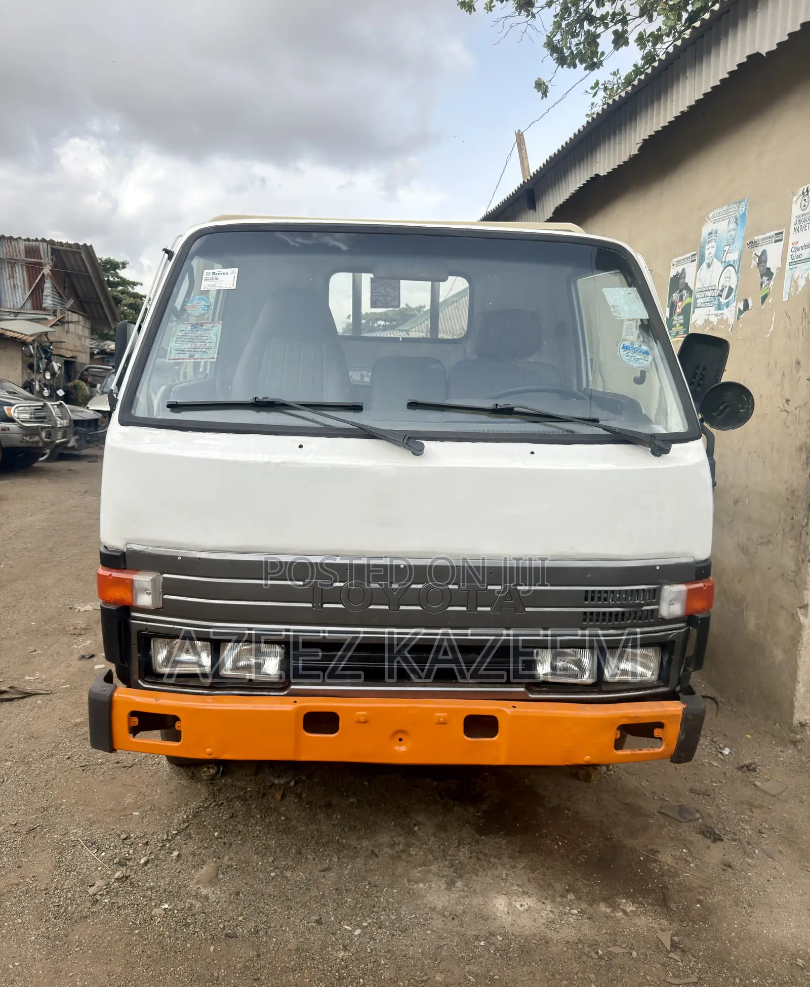 Toyota Dyna 150 Company Used Dropped Sided Bucket