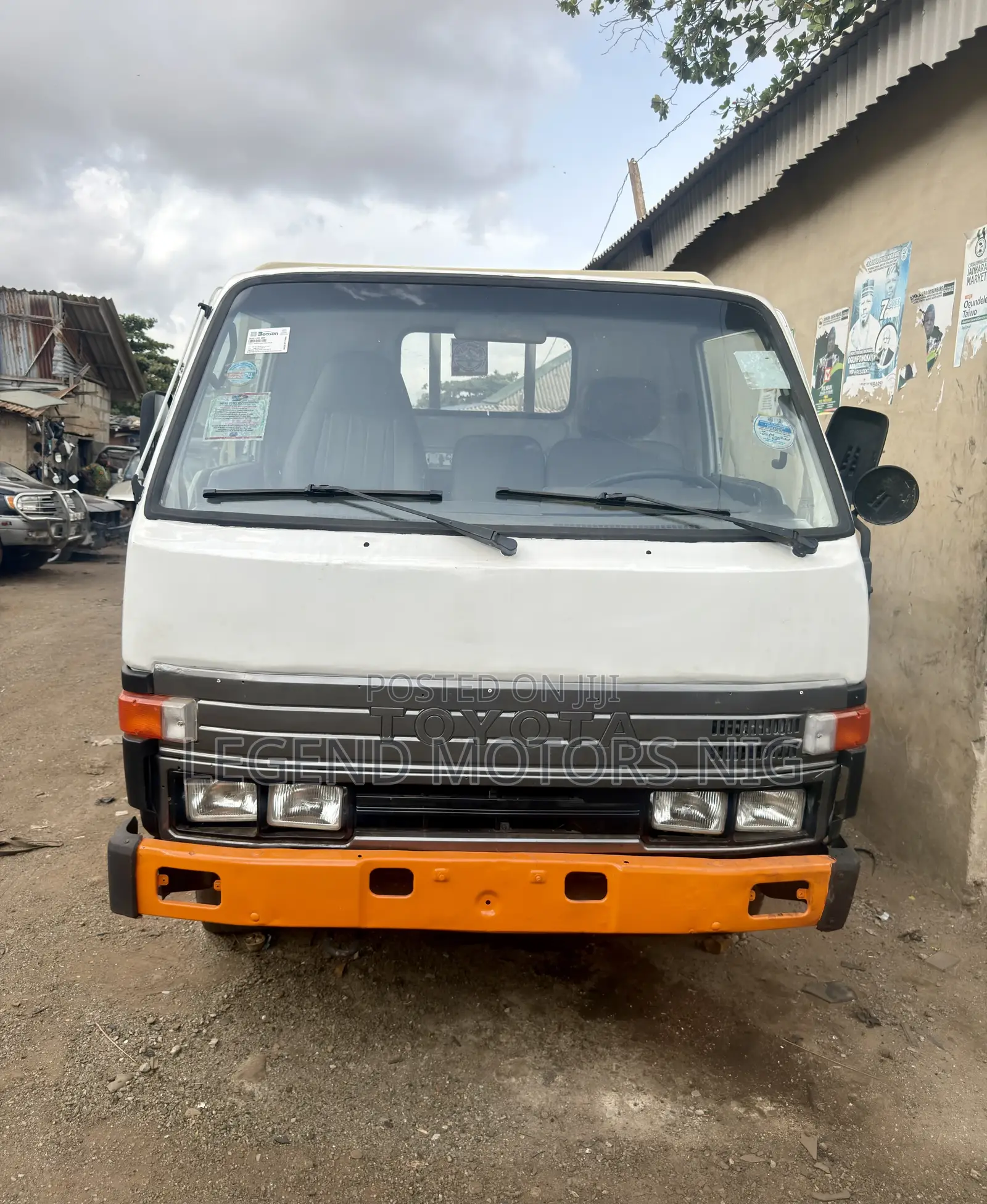Toyota Dyna 150 Company Used Dropped Sided Bucket