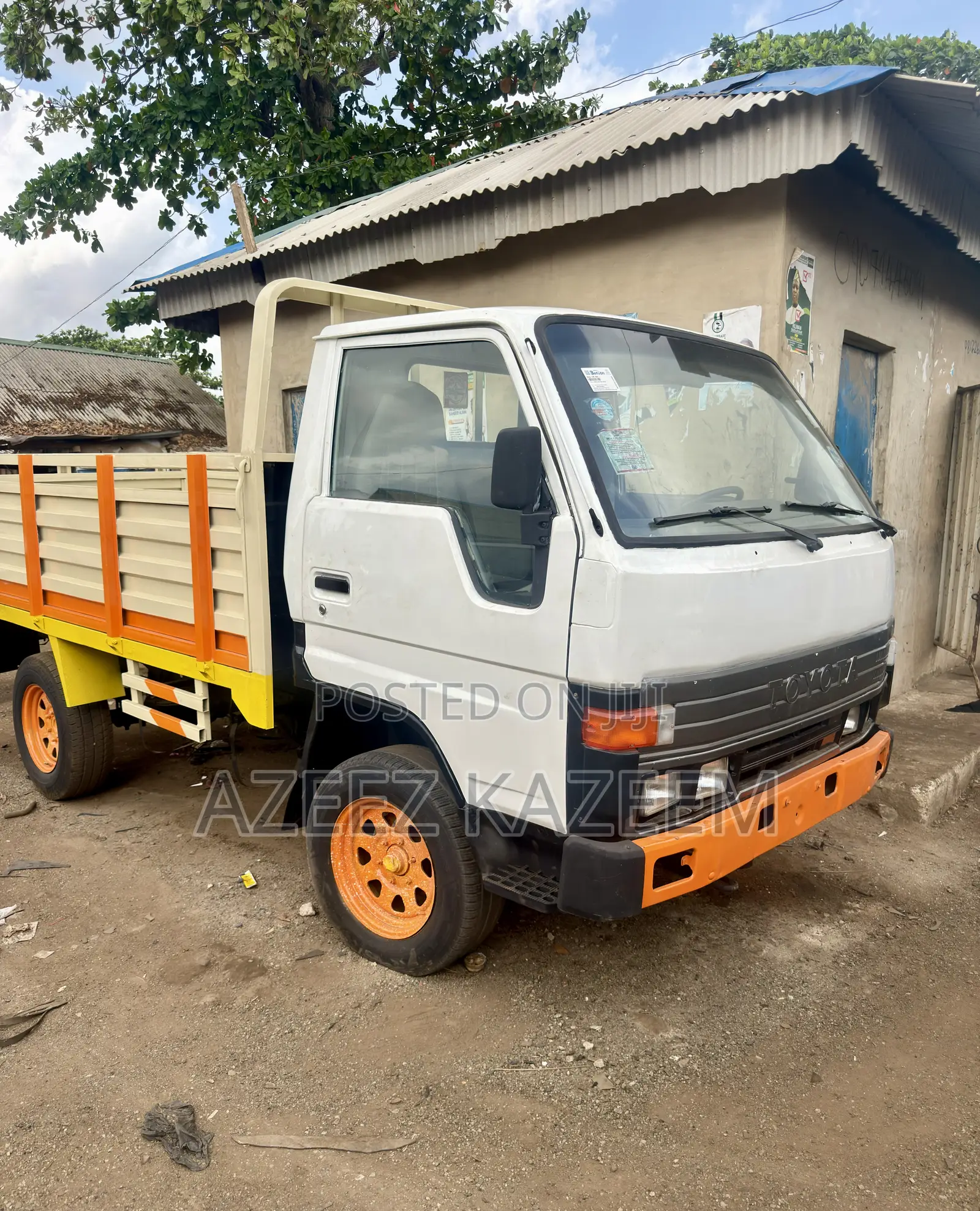 Toyota Dyna 150 Company Used Dropped Sided Bucket