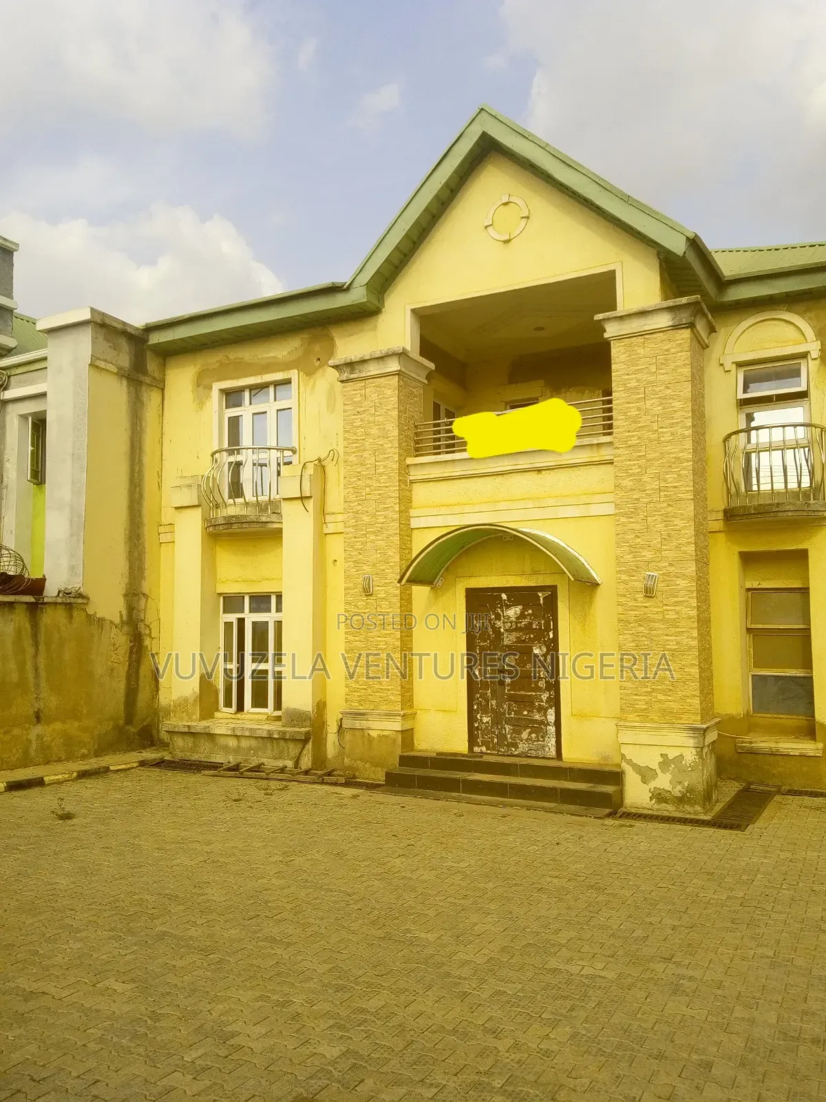 6bdrm Duplex in Gaduwa Estate Main for sale
