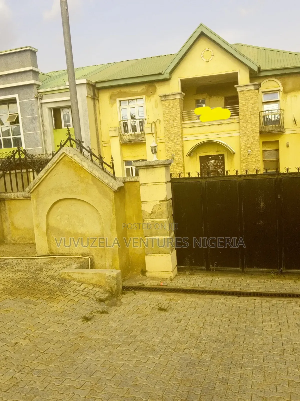 6bdrm Duplex in Gaduwa Estate Main for sale