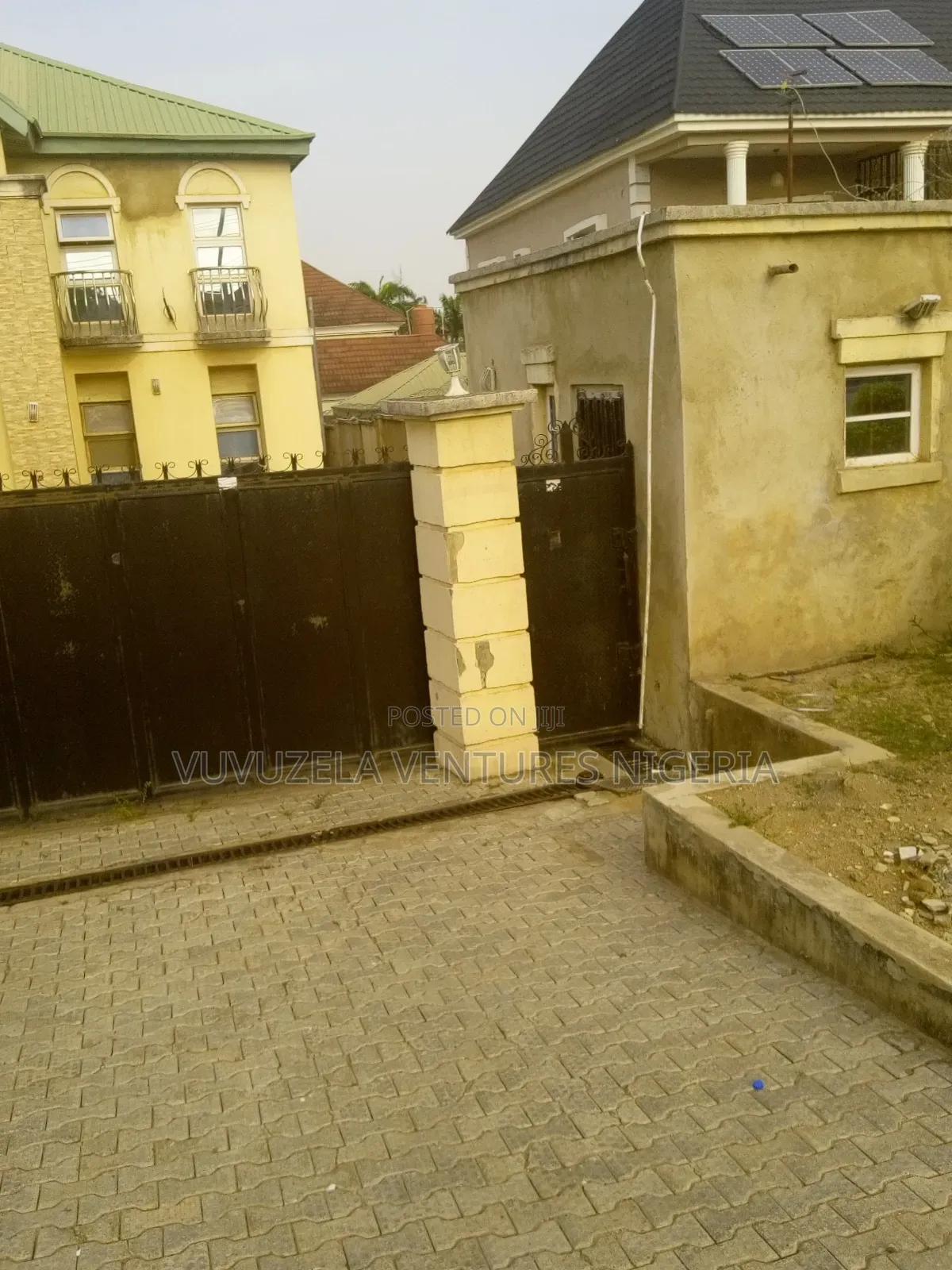 6bdrm Duplex in Gaduwa Estate Main for sale