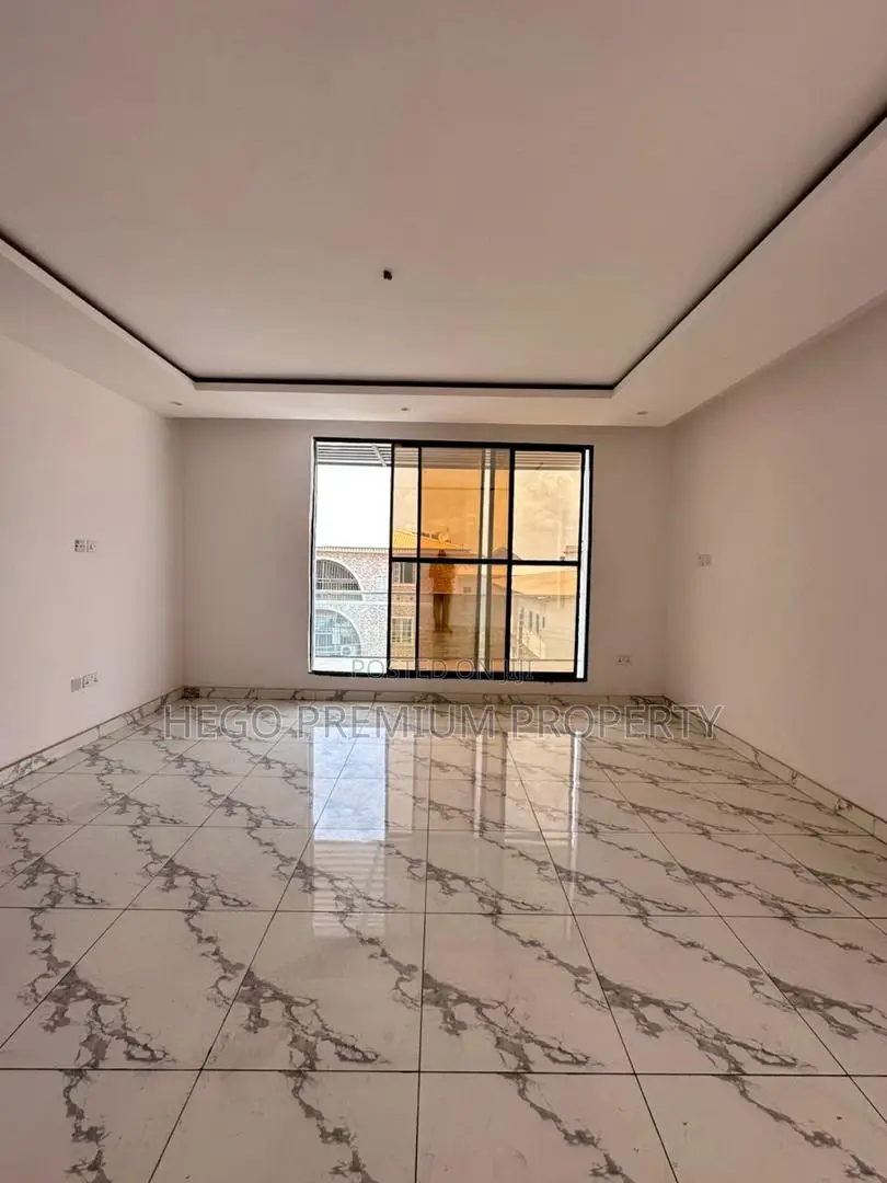 4bdrm Apartment in Ologolo Lekki With for sale