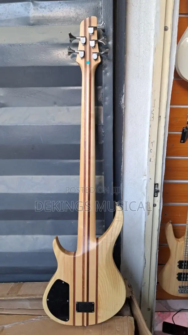 Manga Bass Guitar - 5 Strings Bass Guitar