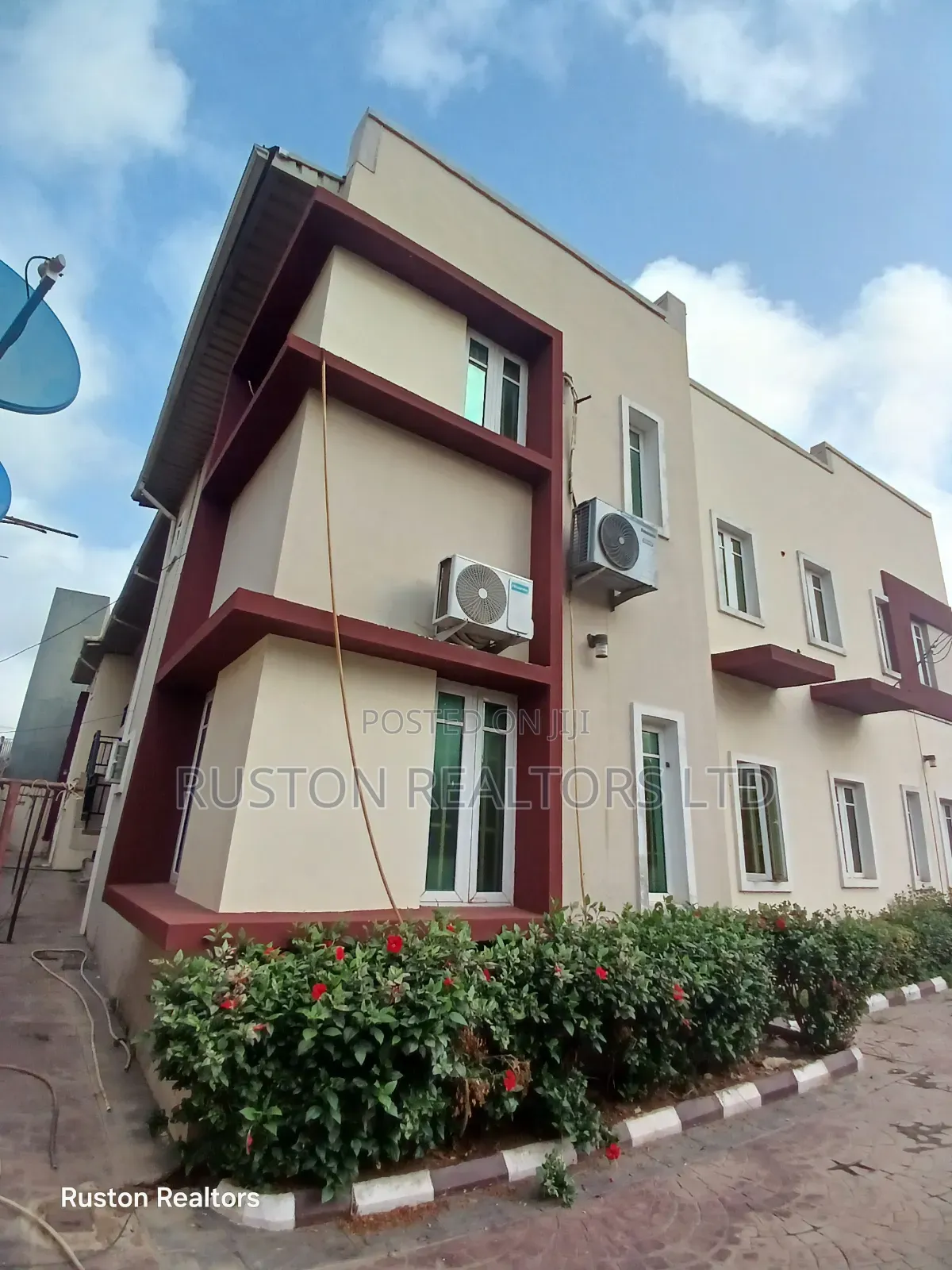 12bdrm Block of Flats in Akobo for sale