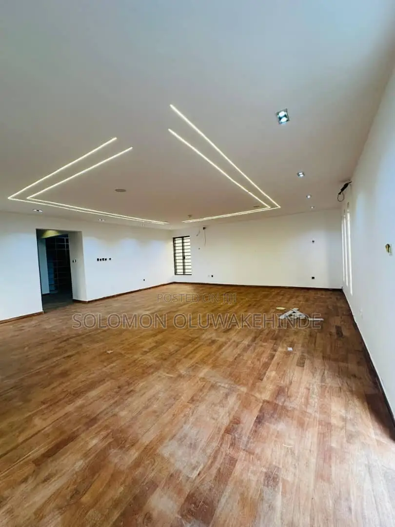 7bdrm Duplex in Ikeja Gra for sale