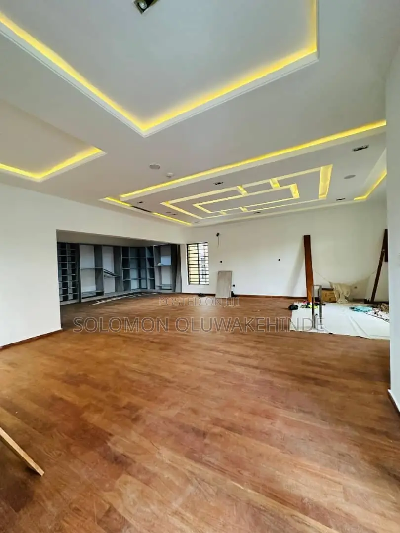 7bdrm Duplex in Ikeja Gra for sale