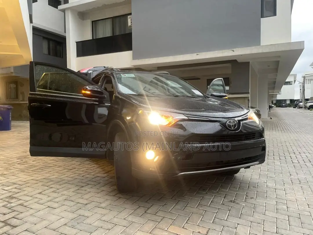 Toyota RAV4 XLE 4dr SUV (2.5L 4cyl 6A) 2018 Black