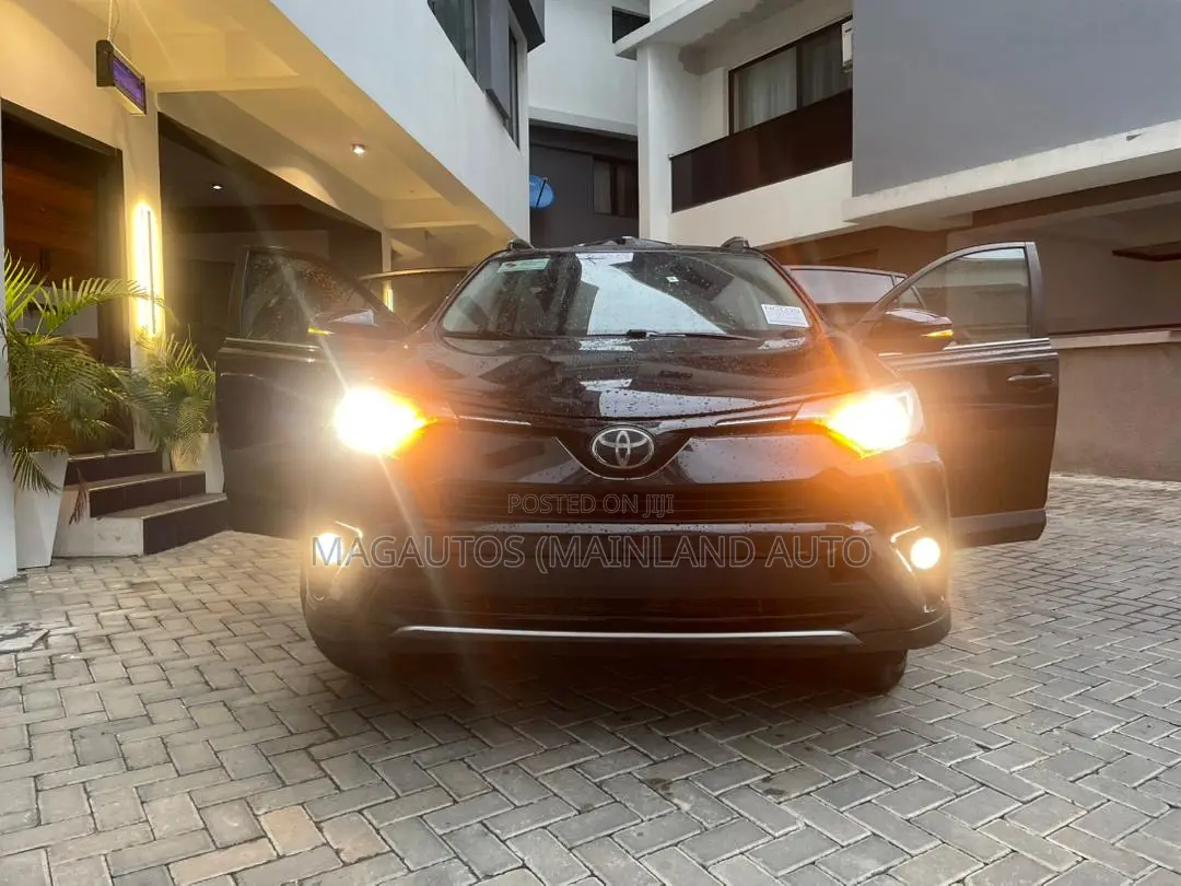 Toyota RAV4 XLE 4dr SUV (2.5L 4cyl 6A) 2018 Black