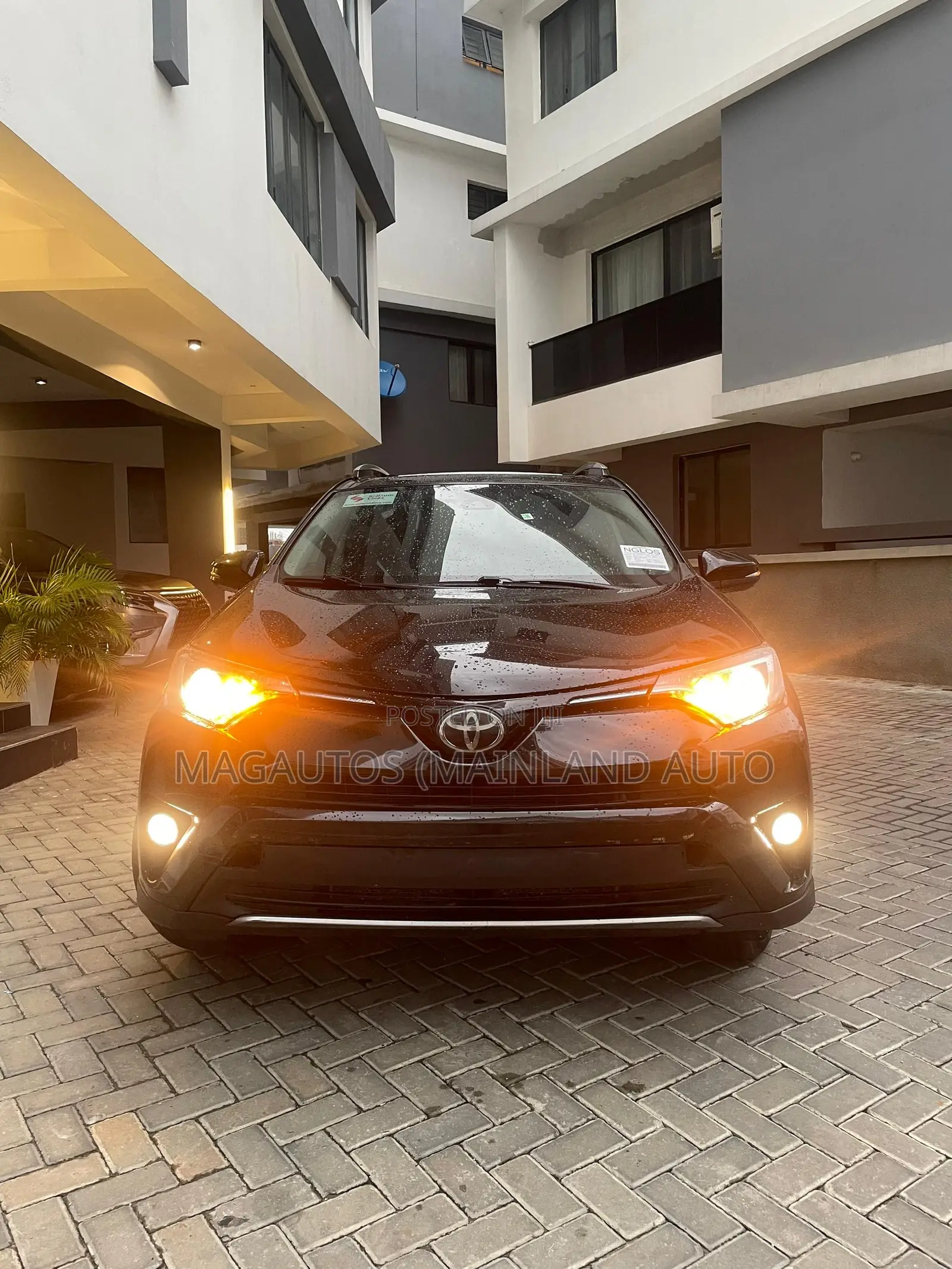 Toyota RAV4 XLE 4dr SUV (2.5L 4cyl 6A) 2018 Black
