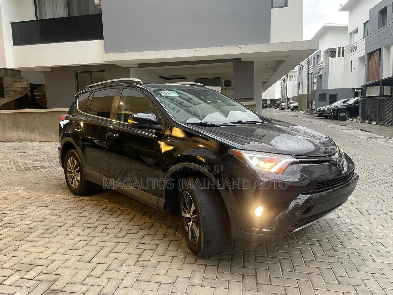 Toyota RAV4 XLE 4dr SUV (2.5L 4cyl 6A) 2018 Black