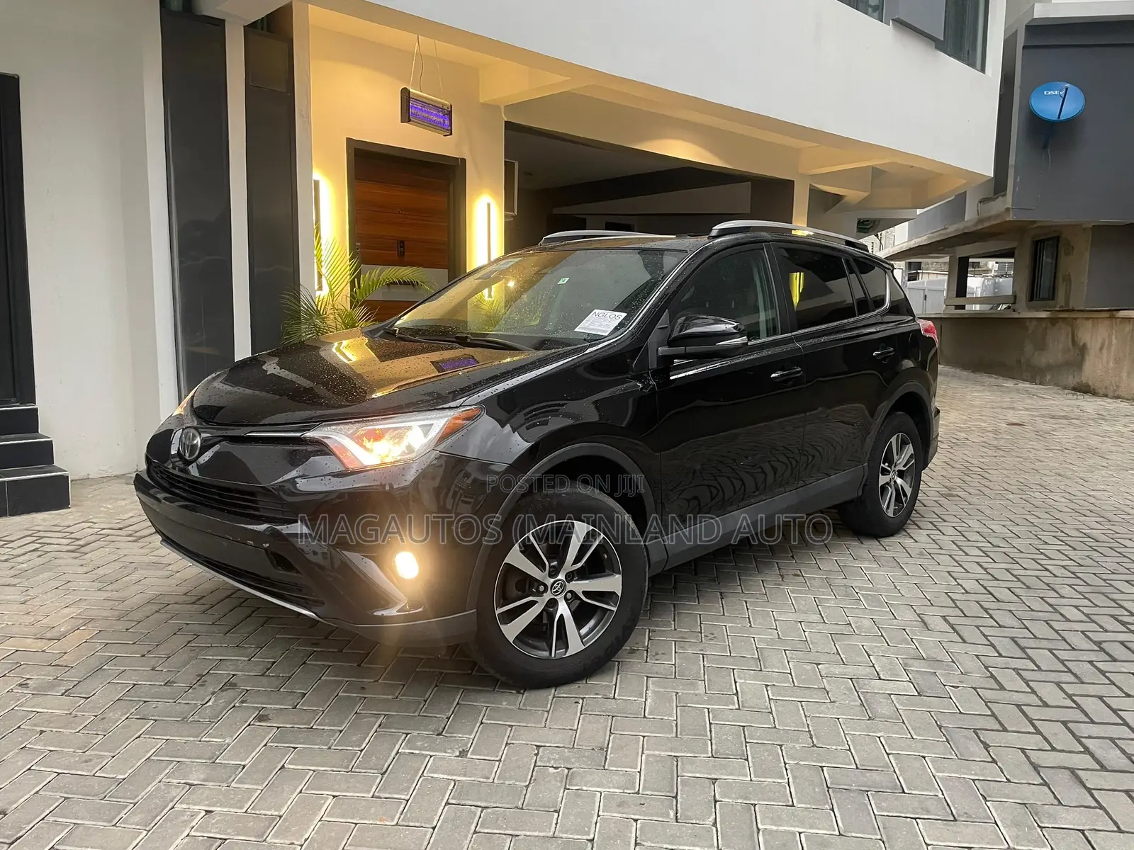 Toyota RAV4 XLE 4dr SUV (2.5L 4cyl 6A) 2018 Black