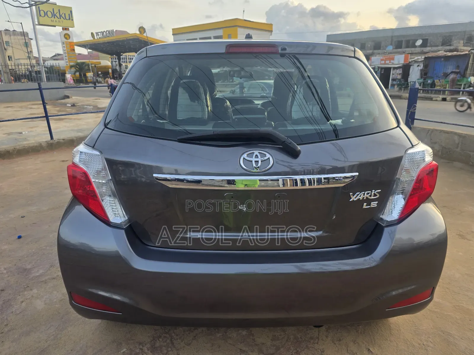 Toyota Yaris SE Hatchback 5dr 2013 Gray